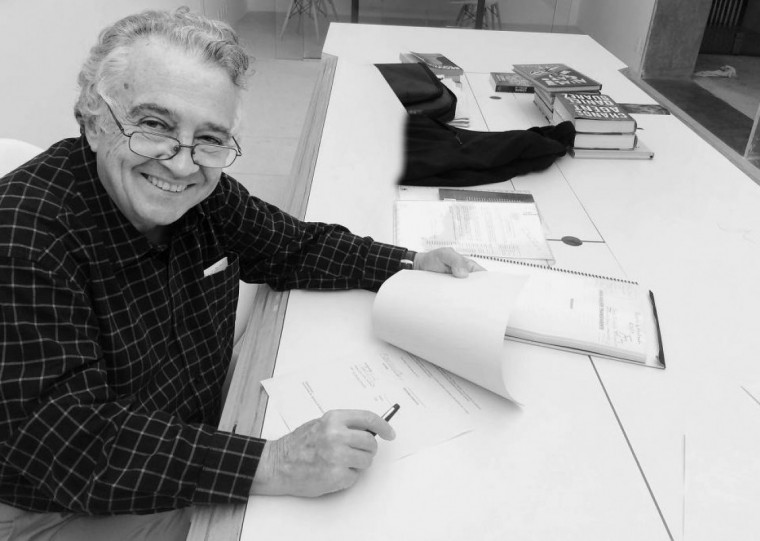 Edgard Telles Ribeiro é um escritor, embaixador aposentado, cineasta e professor de 79 anos