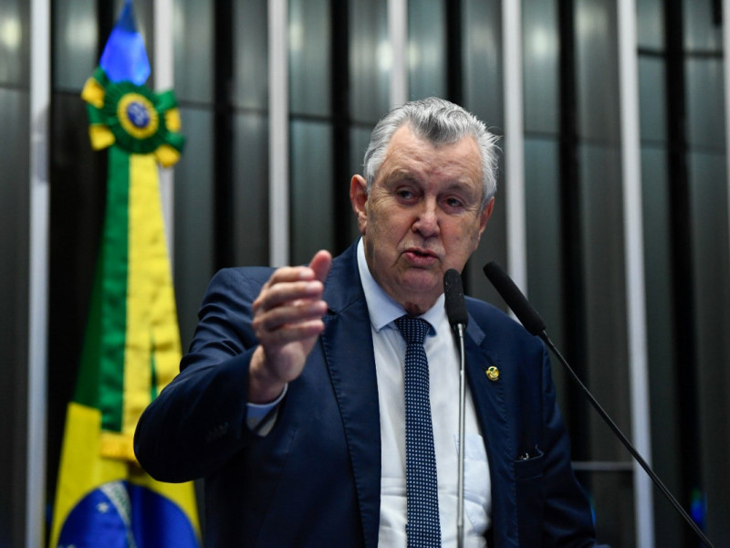 Solidariedade e cobrança após temporais no RS