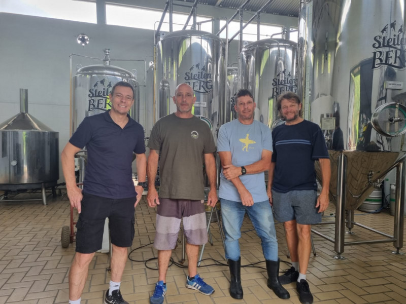 Juliano Leão Zancanaro, Marcos Travi, Fernando Leão Zancanaro e Evandro Janovik são sócios na Steilen Berg cervejaria Foto: JÚLIA FERNANDES/ESPECIAL/JC