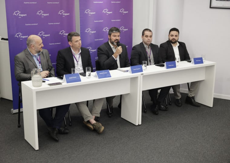 Diretores da Fraport Brasil, Rafael Guerra, Fabrício Cardoso, Cassio Gonçalves, Rodrigo Sousa e Pedro Navega anunciaram o funcionamento 24 horas por dia do complexo aeroportuário