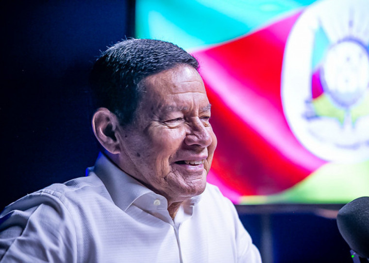 Senador Hamilton Mourão avalia que PEC interfere diretamente nos estados, rompe com o pacto federativo e desrespeita a Constituição de 1988