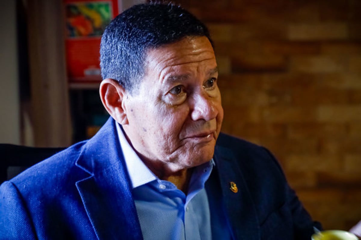 Após várias recusas, Mourão recebe Messias e diz que mantém voto contra para vaga ao STF