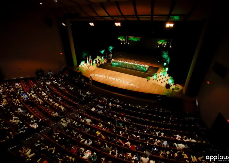 Programa Miniempresas, da instituição, simula a construção de um negócio real