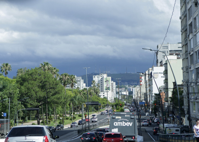 O sábado foi marcado por nuvens carregadas em Porto Alegre