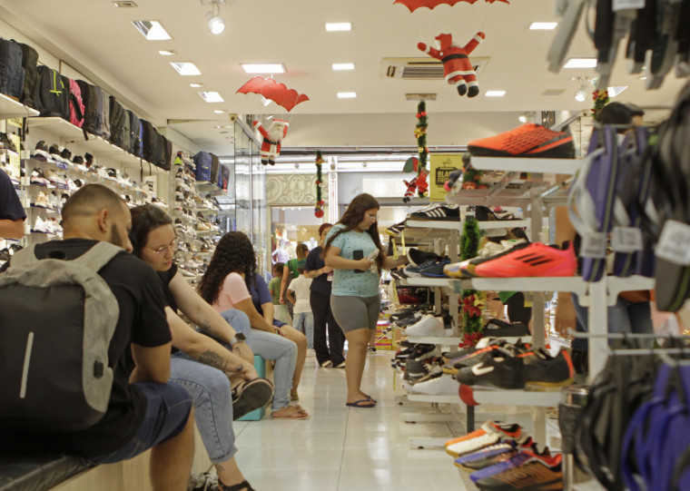 Mais consumidores v&atilde;o deixar para pr&oacute;ximo da data as compras de presentes