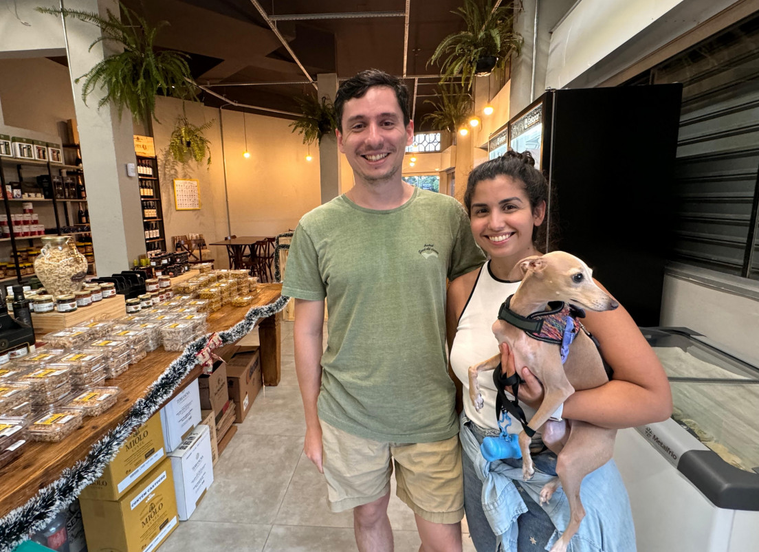 Gomes e Paula moram no bairro e deram uma entradinha para conhecer a nova casa | PATR&Iacute;CIA COMUNELLO/ESPECIAL/JC