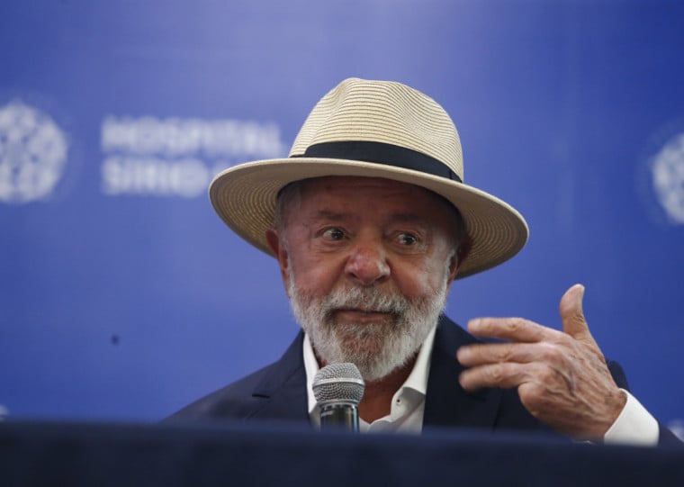 Presidente apareceu em público pela primeira vez após cirurgia de emergência