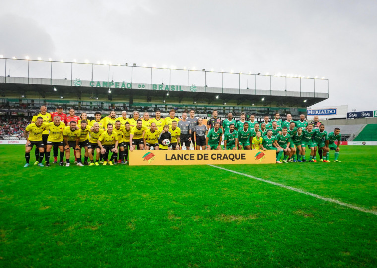Partida no Alfredo Jaconi contou com nomes como Figueroa e Rubén Paz