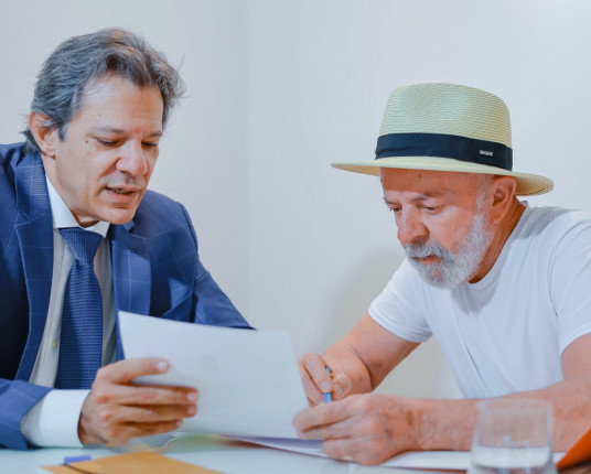 Lula volta a despachar do Palácio do Planalto