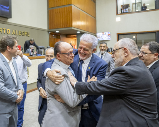 Penúltima sessão do ano na Câmara é marcada por acordos e despedidas