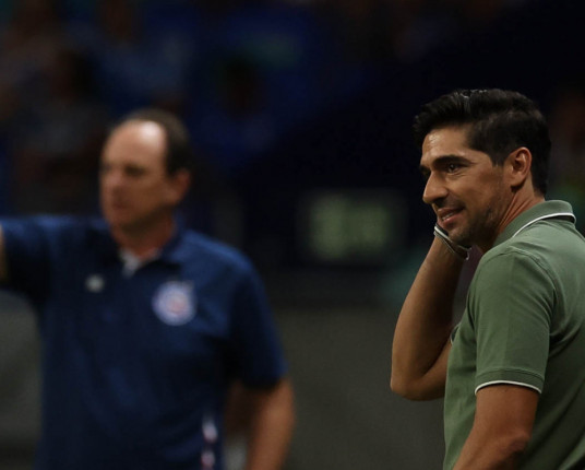 Abel Ferreira conversa com o Sporting e aceitaria baixar salário, diz jornal português