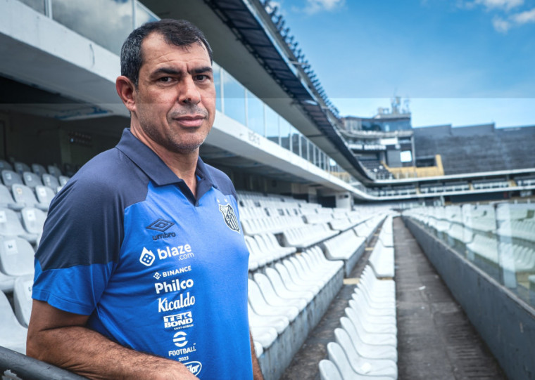 Livre no mercado, Carille está no radar para assumir a vaga de Portaluppi