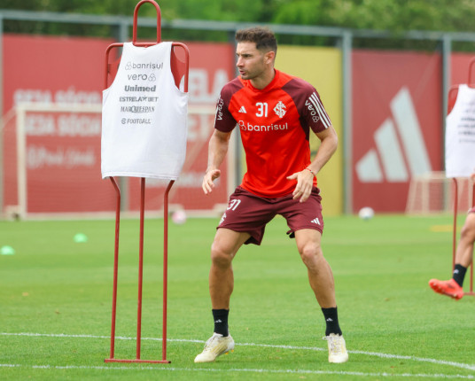 Cobiçado pelo Nacional-URU, Alario fica perto de deixar o Inter ainda em 2024