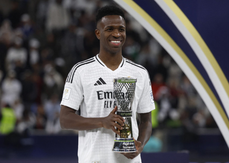 O brasileiro recebeu o prêmio de melhor jogador da Copa Intercontinental