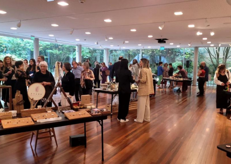 Evento com entrada franca acontece nesta sexta (20) e sábado (21), das 14h às 20h, reunindo gravuras, bordados, cerâmicas e itens de moda e decoração