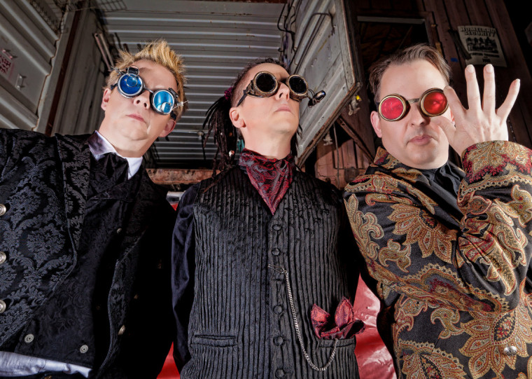 Information Society se une a dois gigantes e uma viagem aos anos 80 e 90 neste domingo (22)
