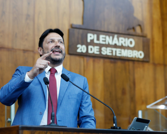 Halley assume mandato na Assembleia do RS no lugar do prefeito eleito de Bagé