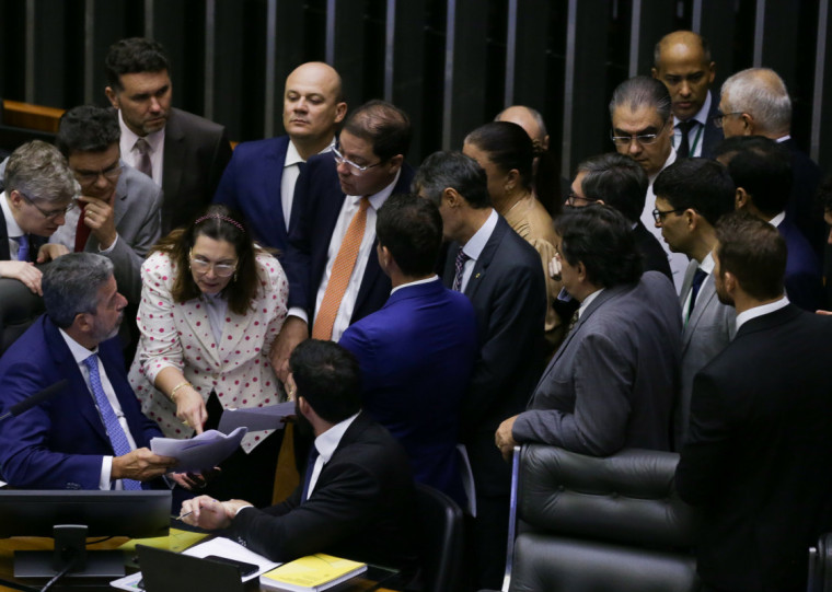 Projeto prevê disparo de novos gatilhos para congelamento de gastos em caso de piora das contas públicas