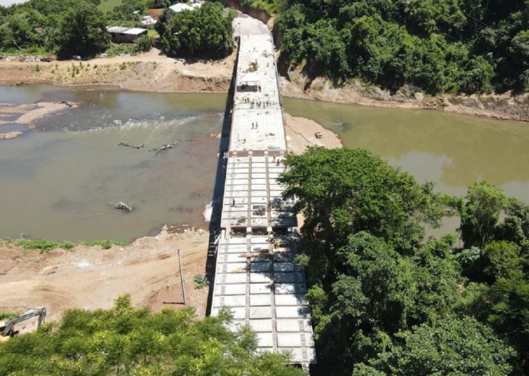 Liga&ccedil;&atilde;o entre os dois munic&iacute;pios pela rodovia federal foi afetada pela enchente de maio