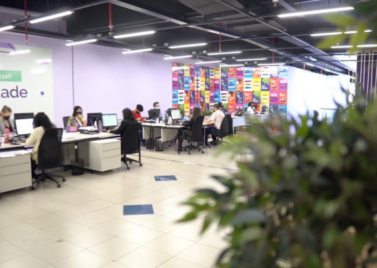 Para participar do feirão, é preciso ser maior de 18 anos. Os candidatos devem levar currículo e documento com foto