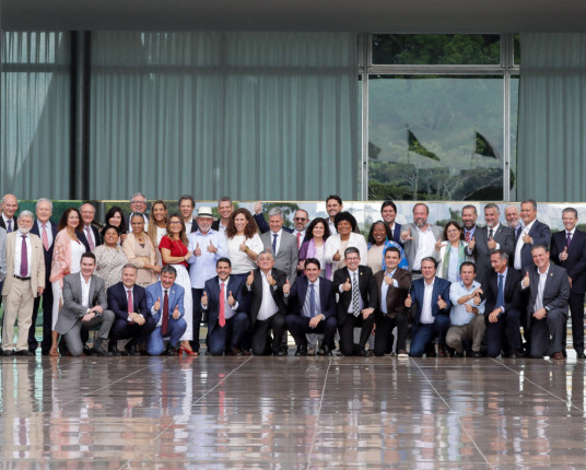 Lula informa que realizará mudanças no primeiro escalão durante almoço com ministros