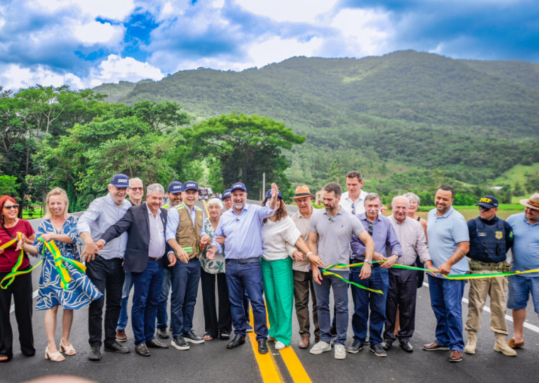 A entrega da ponte sobre o Rio Caí contou com presença de autoridades