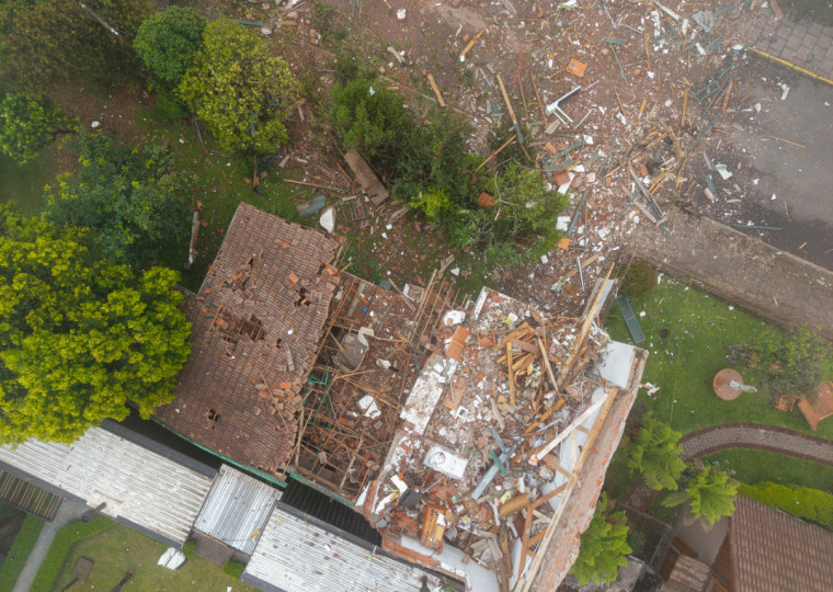 Uma aeronave de pequeno porte caiu em Gramado na manhã deste domingo