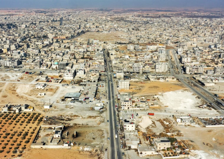 Turcos avan&ccedil;am no Norte da S&iacute;ria e amea&ccedil;am territ&oacute;rio controlado pelos curdos