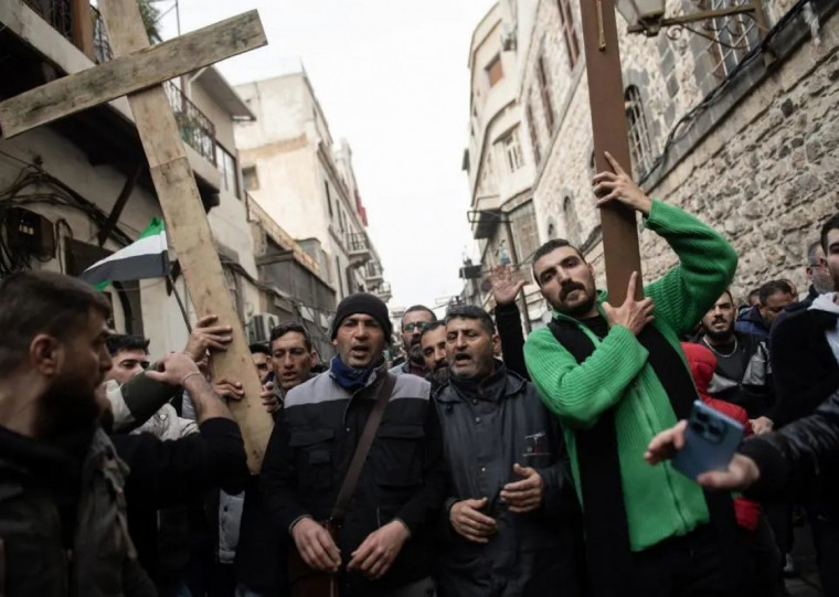 Manifestantes marcharam pelas ruas de Damasco até a sede da Igreja Ortodoxa de Antioquia