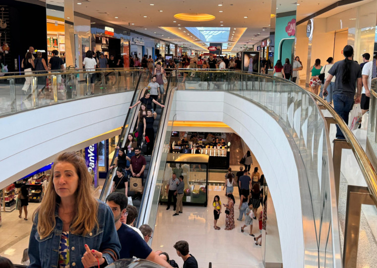 Fluxo mais intenso em complexos comerciais marcou os dias que antecederam Natal de 2024