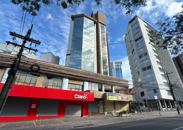 Prédio que terá sede do Sebrae é ocupado pela Claro, que manterá antenas no topo do edifício