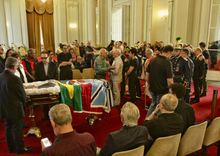 Familiares, políticos e personalidades se despedem do ex-governador Alceu Collares