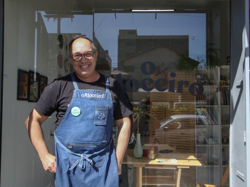 Fabiano de Oliveira Alves, empreendedor &agrave; frente da O Doceiro Foto: THAYN&Aacute; WEISSBACH/JC