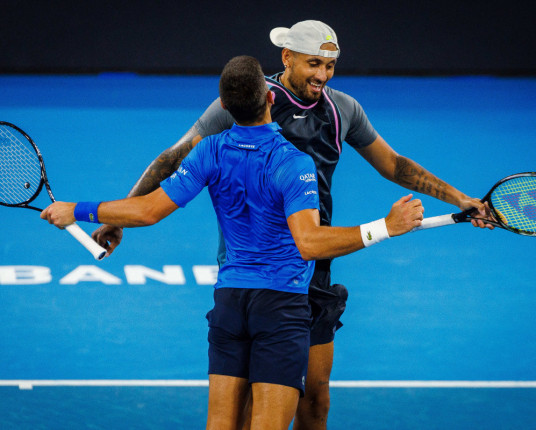 Djokovic e Kyrgios se divertem e vencem na estreia de duplas em Brisbane