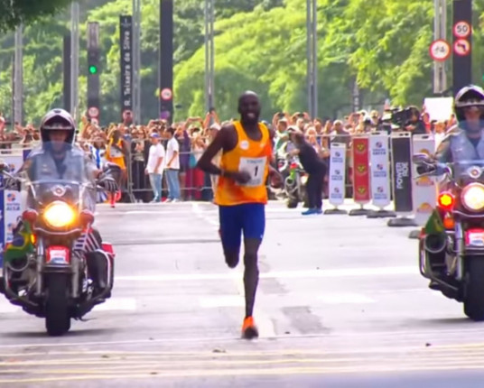 Queniano vence e brasileiro chega em quarto lugar na São Silvestre