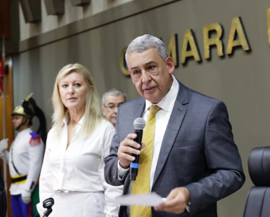 Em solenidade de posse, Melo destaca união entre para reconstruir Porto Alegre