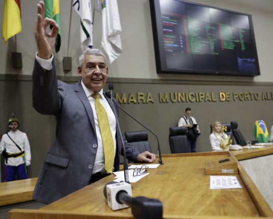 Bancada do PT denuncia Melo ao Ministério Público por apologia à ditadura