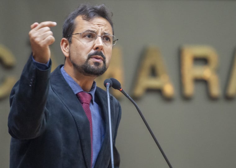 Parlamentar estará a frente dos doze parlamentares pertencentes ao PT, PSOL e PCdoB