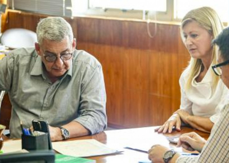 Prefeito, na companhia da vice Betina Worm, anunciou os três nomes que farão parte do governo municipal 