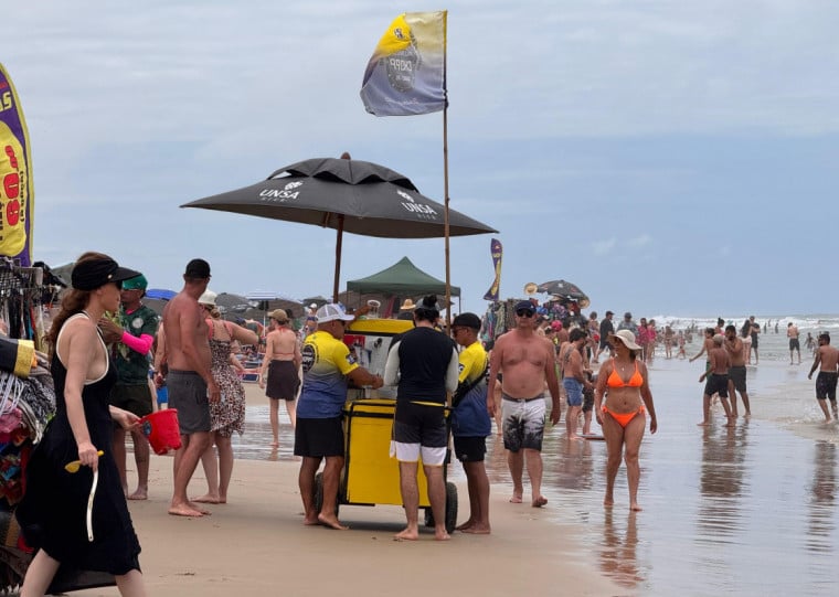 Em fevereiro de 2024, o Brasil recebeu 833,31 mil turistas estrangeiros