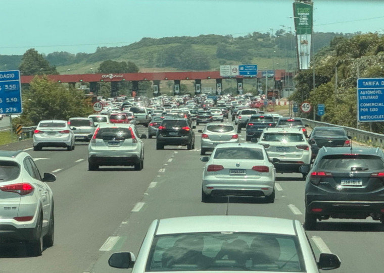 Mais de 100 mil motoristas devem pegar as estradas nesta quinta-feira, estima CCR Via Sul 