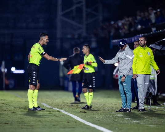 CBF indica jovem árbito e mais quatro assistentes para o quadro da Fifa