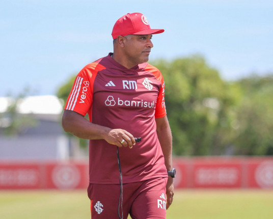 Inter se reapresenta com espinha dorsal titular mantida para 2025