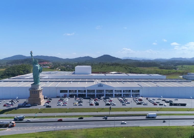 Unidades seguirão padrão de arquitetura e estrutura que são marcas da rede varejista catarinense, incluindo a réplica da Estátua da Liberdade   