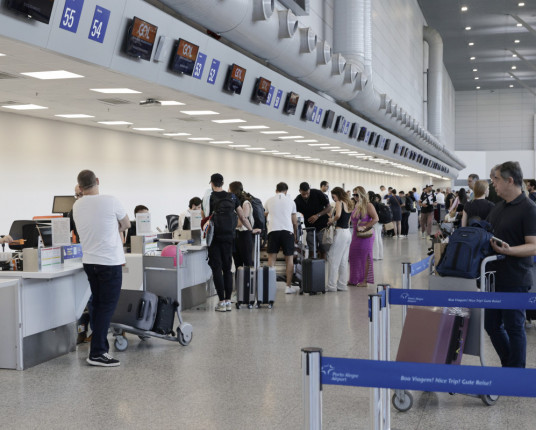 Feriado de Carnaval movimentará 151 mil passageiros em voos e viagens de ônibus em Porto Alegre