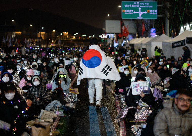 Se a ordem for cumprida, Yoon será o primeiro presidente sul-coreano em exercício a ser preso