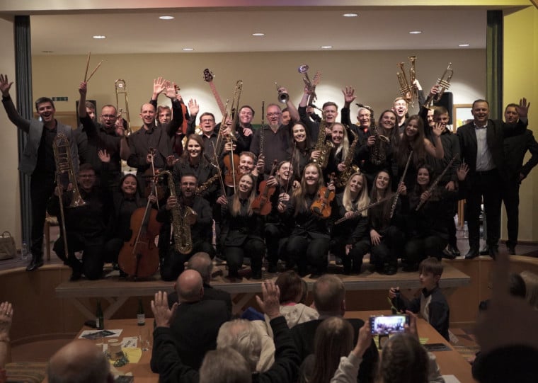Grupo vai passar por Alemanha, Áustria e Suíça em 14 dias; cantor Thomas Machado vai acompanhar a turnê
