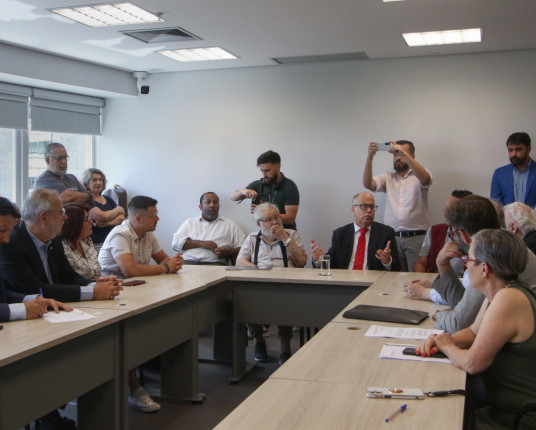 Partidos políticos e entidades denunciam Melo no MPF por falas sobre a ditadura