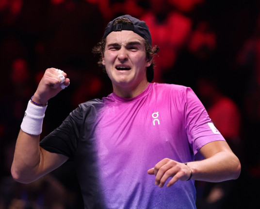 João Fonseca salva match points, consegue grande virada e alcança primeira semifinal