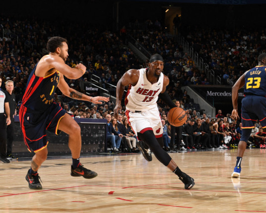 Sem Butler, Miami Heat derrota Warriors fora de casa na NBA; Celtics batem Nuggets